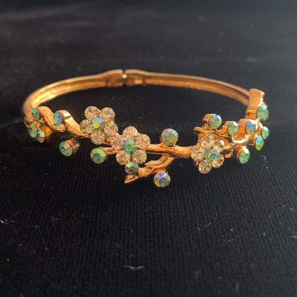 🆕🔥Swarovski Sparkly Green Crystals Gold Bracelet - Picture 2 of 4